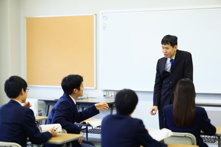 芝浦工業大学柏中学高等学校の授業風景（先生と生徒たち）