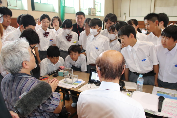 「香川県立高松北中学校・高等学校」の生徒たちとゲストティーチャー