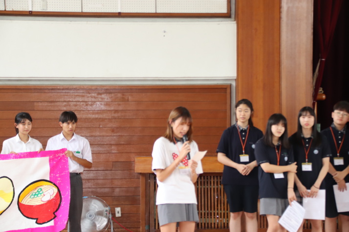 韓国の中学生による挨拶・発表の風景