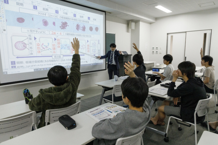 北嶺中・高等学校の寮生限定の夜間講習風景