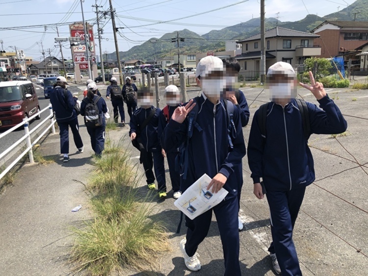 九州国際大学付属中学校の「北九ウォーク」風景