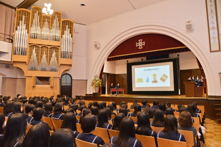 金城学院中学校・高等学校のDignityの発表の様子