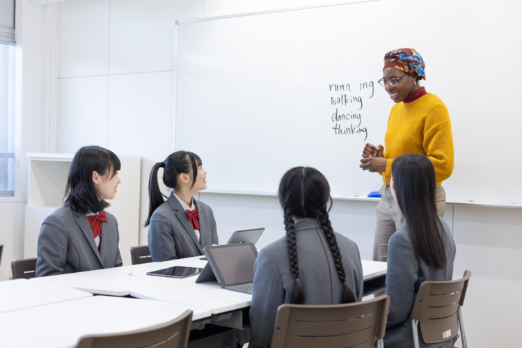 北鎌倉女子学園中学校高等学校のネイティブの先生による英語の授業