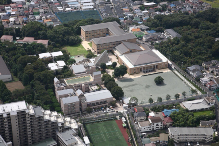 晃華学園小学校の外観