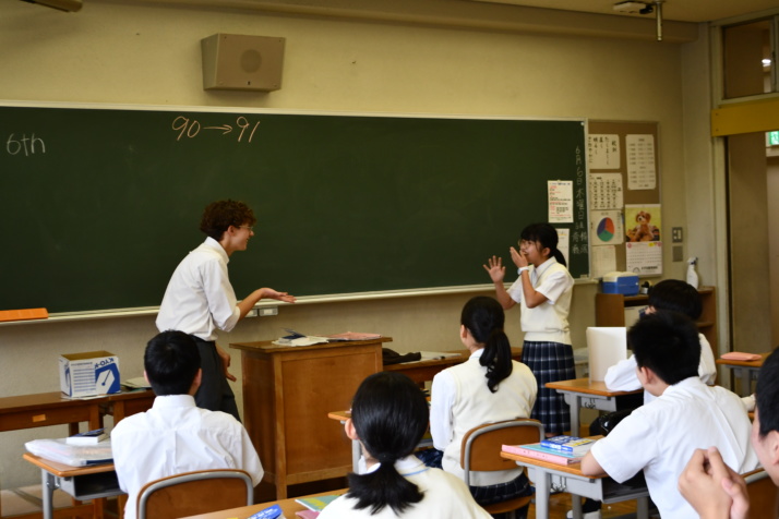 國學院大學栃木中学校・高等学校の留学生との英会話授業