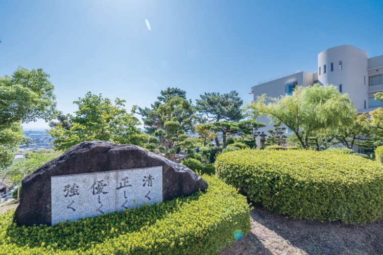 兵庫県神戸市にある甲南女子中学校・高等学校の外観