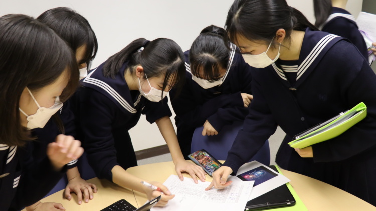 甲南女子中学校・高等学校の生徒たちの活動風景