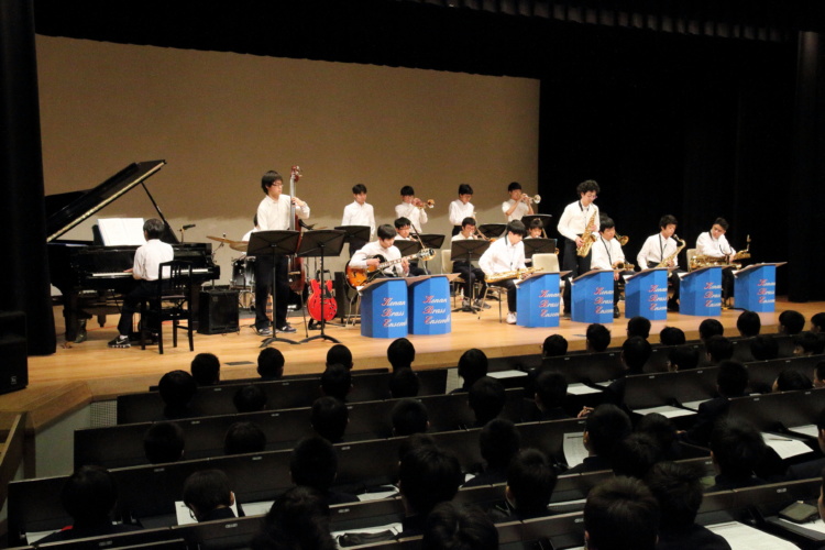 甲南中学校・高等学校のブラスアンサンブル部の演奏風景