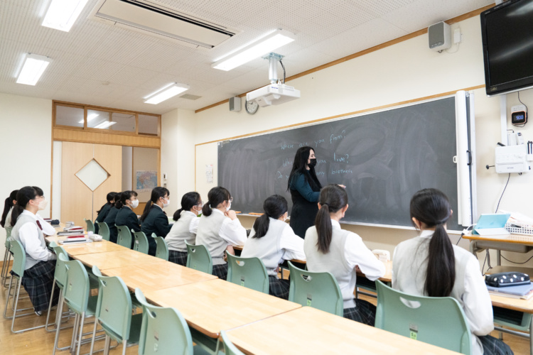 国府台女子学院中学部・高等部のネイティブ教員による英語授業風景