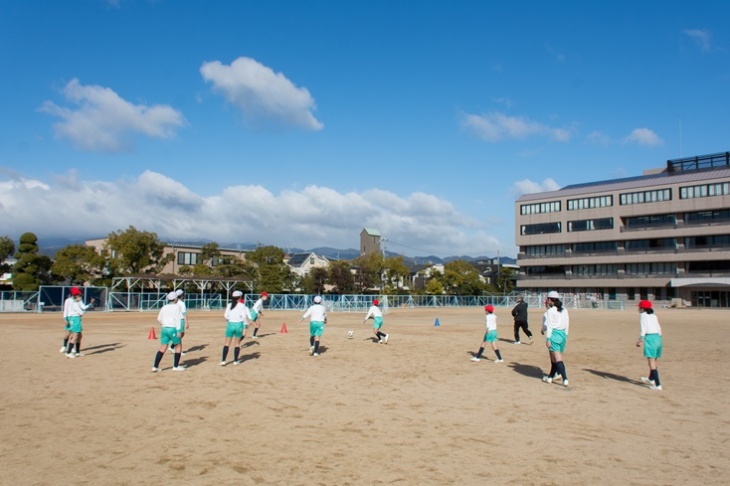 甲子園学院小学校の運動場