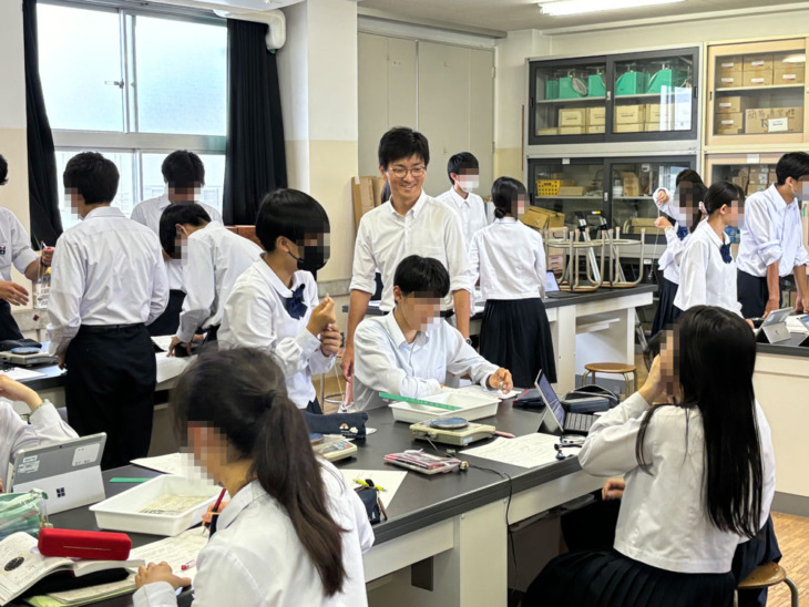 インタビューに答えてくださった和歌山県立向陽中学校・高等学校の進路指導部長の山中先生