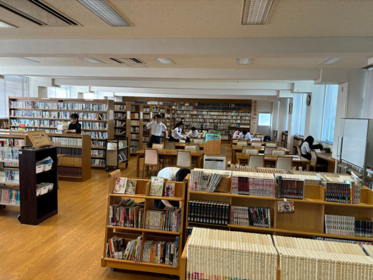 和歌山県立向陽中学校・高等学校の図書館