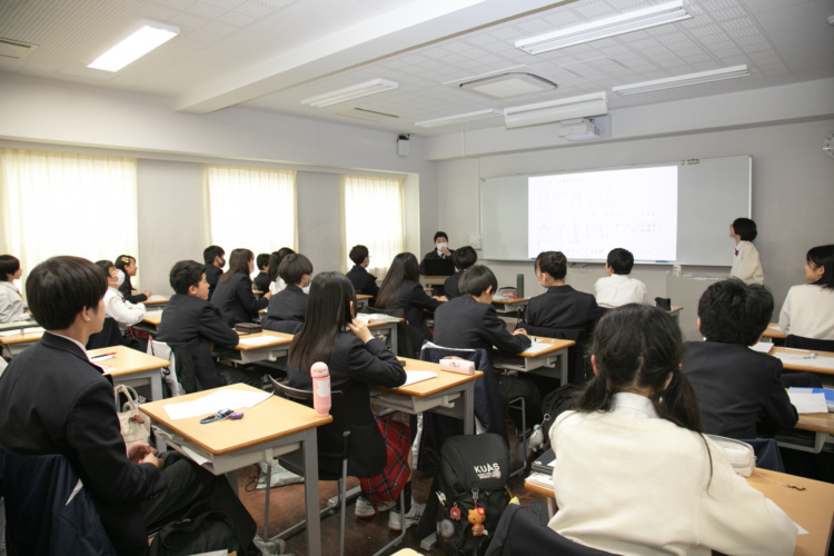 京都先端科学大学附属中学校高等学校の授業風景