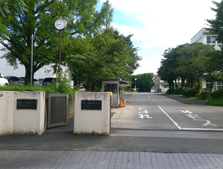 熊本大学教育学部附属中学校の校門