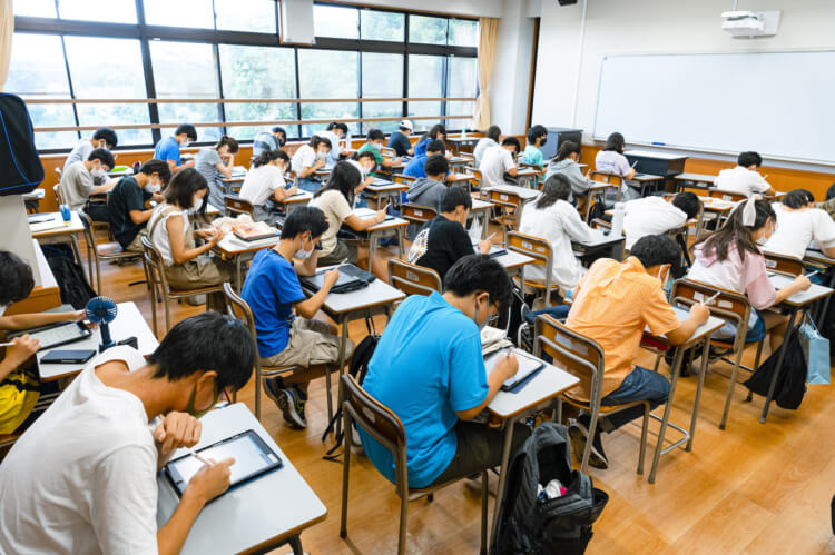 「公文国際学園中等部・高等部」の朝学習風景