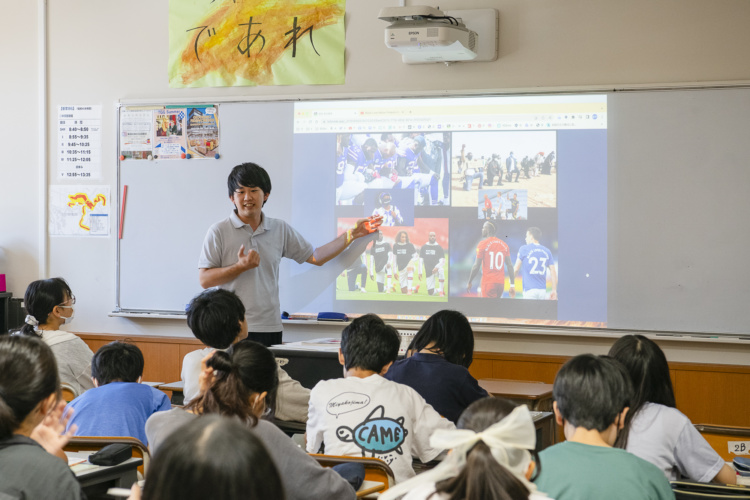 「公文国際学園中等部・高等部」の授業風景（社会）