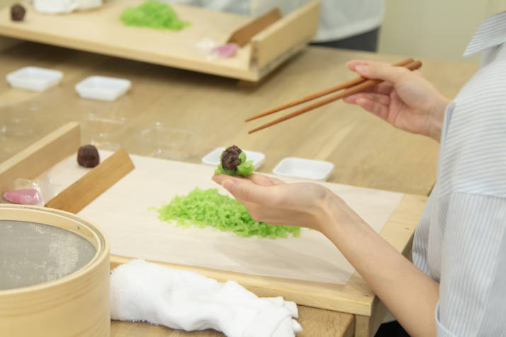 「菓寮伊藤軒本店」の和菓子作り体験イメージ