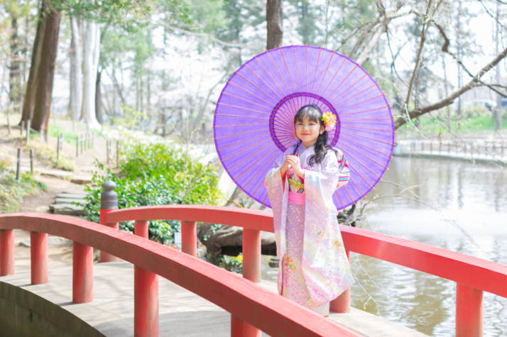 間々田八幡宮の太鼓橋での撮影風景