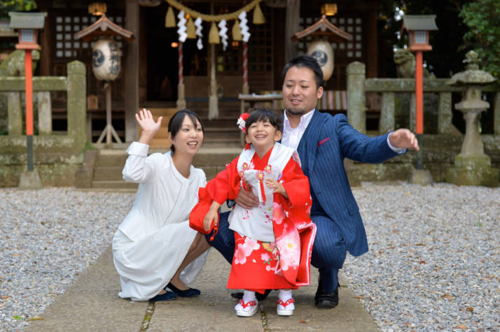 間々田八幡宮の七五三での家族写真