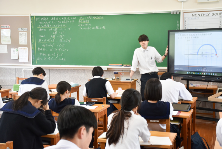 「明徳義塾中学・高等学校」の授業風景