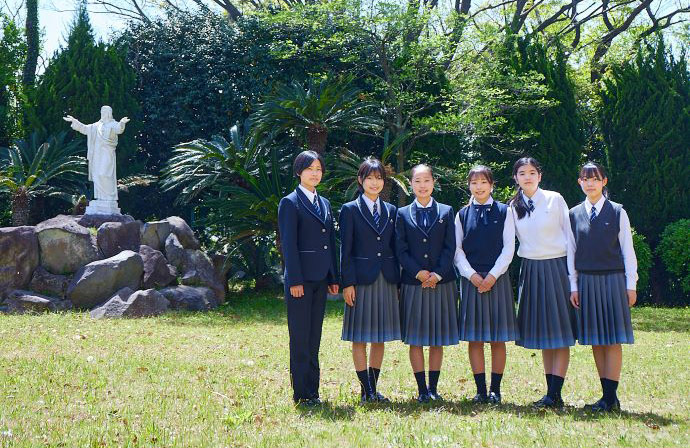 「聖園女学院中学校・高等学校」の生徒たち