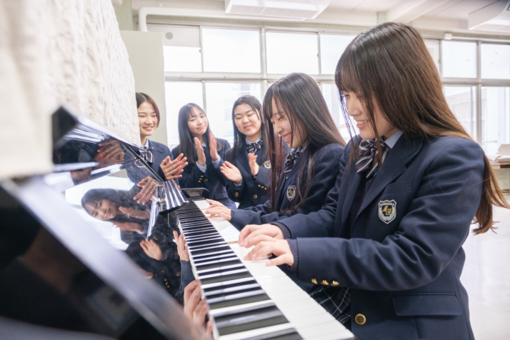 学校法人緑ヶ丘学院緑ヶ丘女子高等学校の学校生活の様子