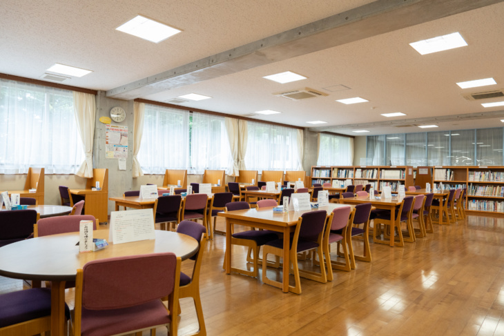 三輪田学園中学校・高等学校の図書館