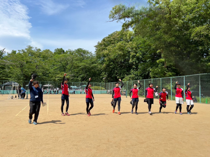 宮城学院中学校高等学校のソフトテニス班の様子