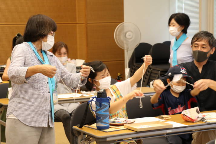 京エコロジーセンターの工作イベントの様子