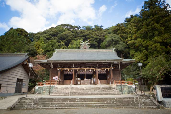 物部神社の拝殿