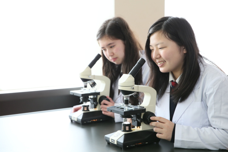 名古屋国際中学校・高等学校の授業の様子