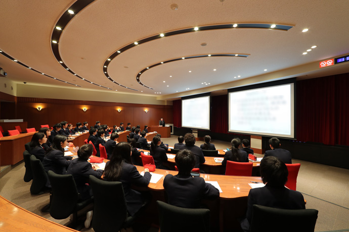 名古屋国際中学校・高等学校の授業の様子