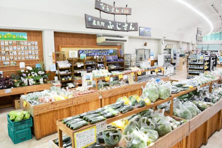 「道の駅なるさわ」内の「物産館」内部