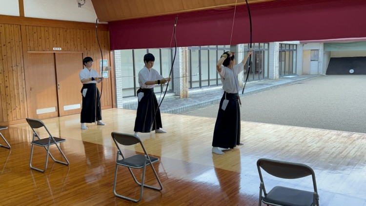 日南学園中学校・高等学校の弓道部