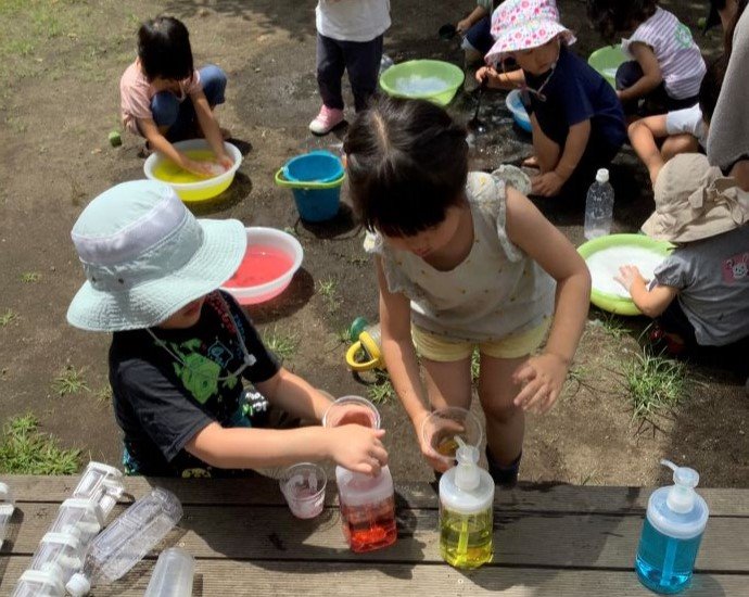 神奈川県横浜市の瀬谷区地域子育て支援拠点「にこてらす」でのシャボン玉イベントの様子