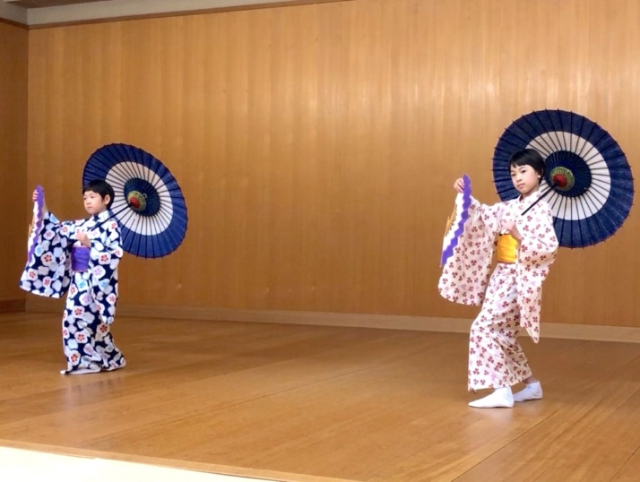 日本舞踊西川流の子どもたちの稽古の様子