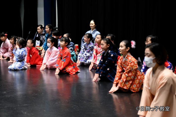 日舞っ子教室の「踊り初め」イベントの様子