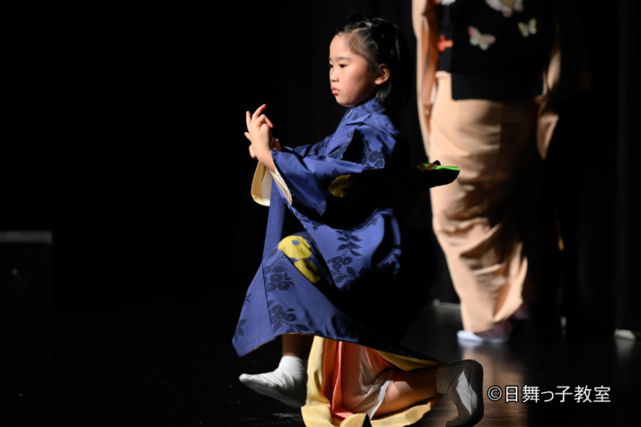 日舞っ子教室の「踊り初め」イベントの様子