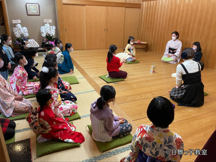 日舞っ子教室の懇親会の様子