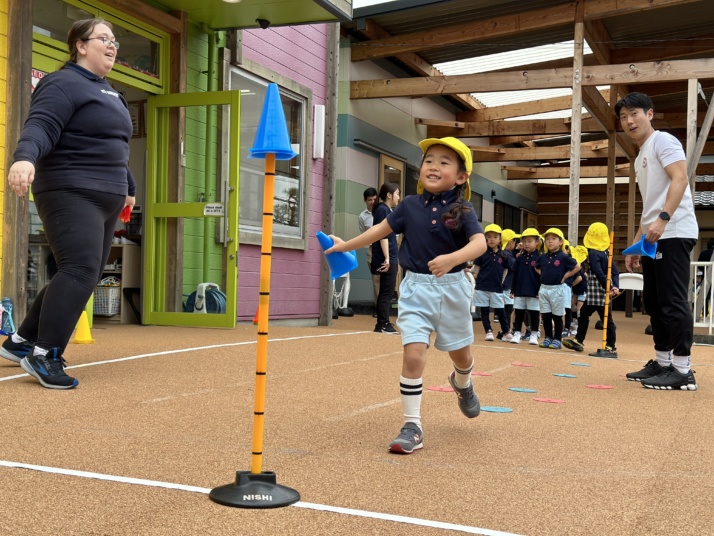 ノーボーダーズインターナショナルスクールの脳科学スポーツの様子