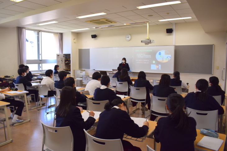 東京農業大学第一高等学校中等部の中学1～3年生が取り組む課題研究発表の様子