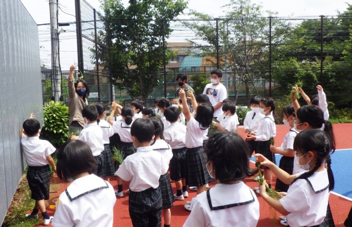 東京農業大学稲花小学校の体験学習の様子