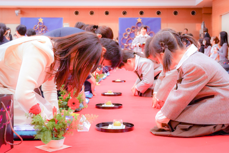 ノートルダム学院小学校の大茶会の様子