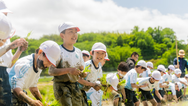 ノートルダム学院小学校の「山の家学習」の様子