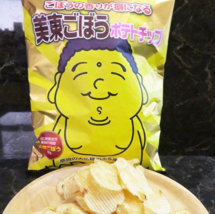 「道の駅おふく」内の「特産品販売コーナー」で取り扱われる「美東ごぼうポテトチップ」