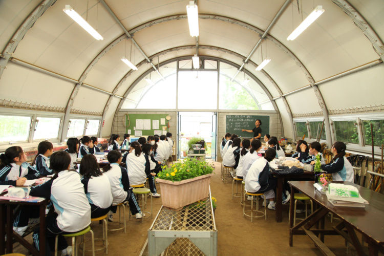 鷗友学園女子中学高等学校の園芸の授業