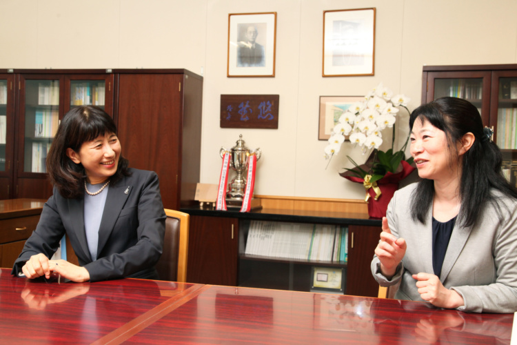 鷗友学園女子中学高等学校の柏先生と若井先生