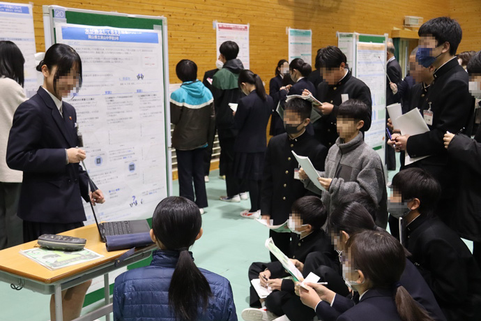 岡山県立津山中学校の探究学習発表会