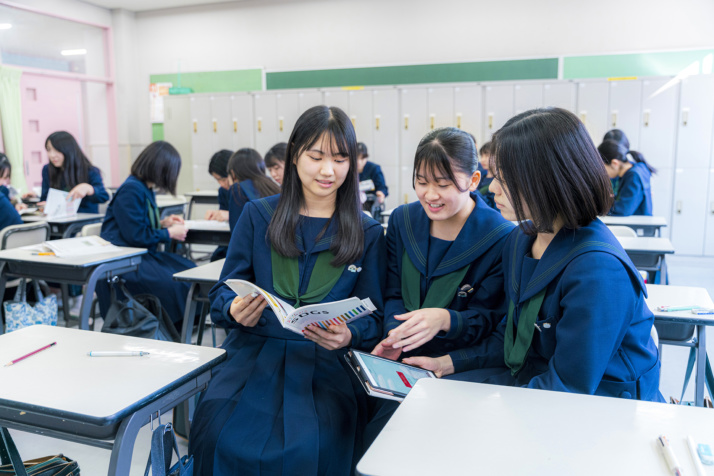 樟蔭中学校・高等学校の生徒たち