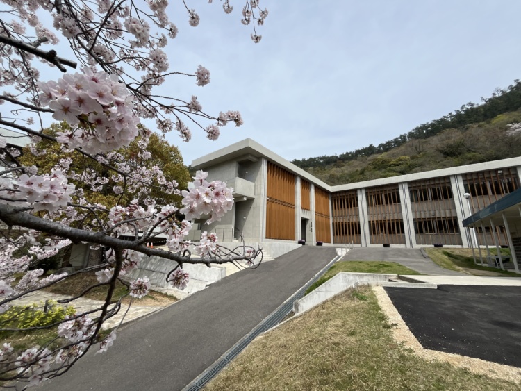 大手前高松中学・高等学校の校舎